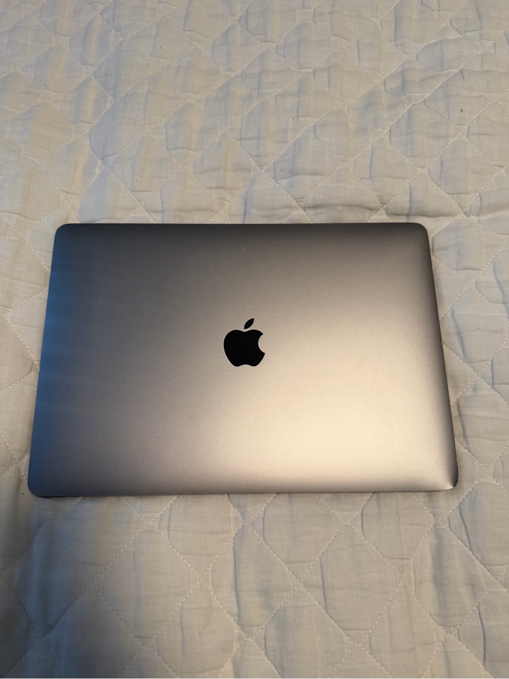 Apple MacBook Air 13.3” Silver Gray M1 Chip 2020 8GB with Charger and Case - Picture 2 of 6